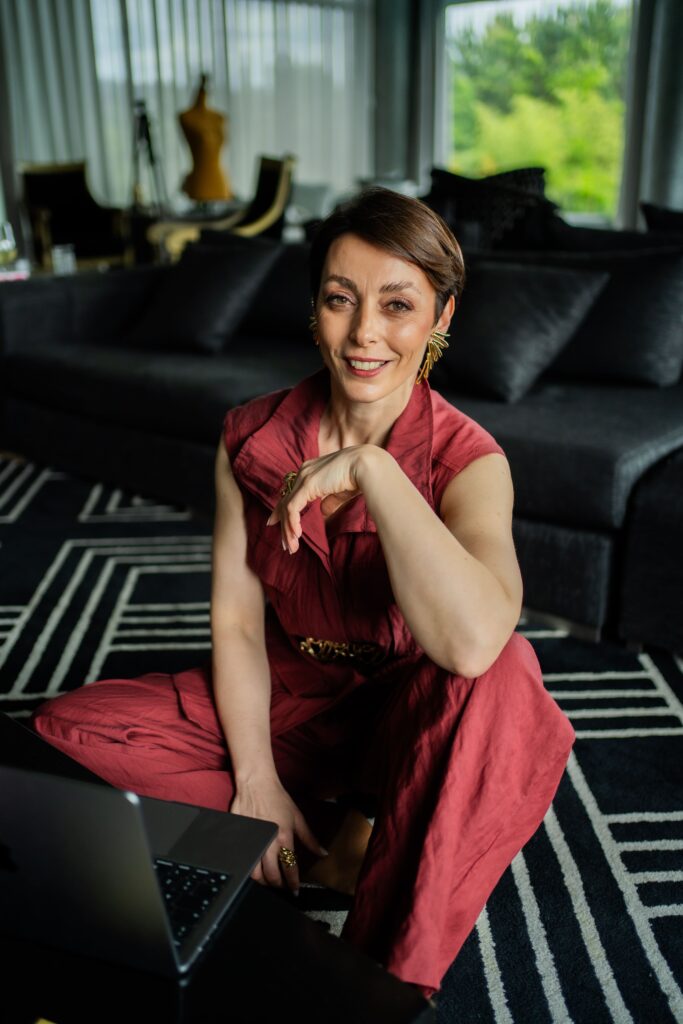 Márcia Ferreira - Consultora de Imagem - A sua imagem pessoal fala antes de si: Como usá-la com intenção e confiança